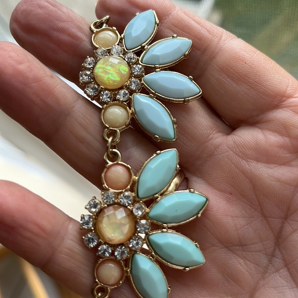 Charming Charlie statement necklace in a turquoise blue - Picture 7 of 9